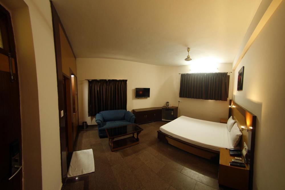 Hotel Dolphin Dźalandhar Zewnętrze zdjęcie